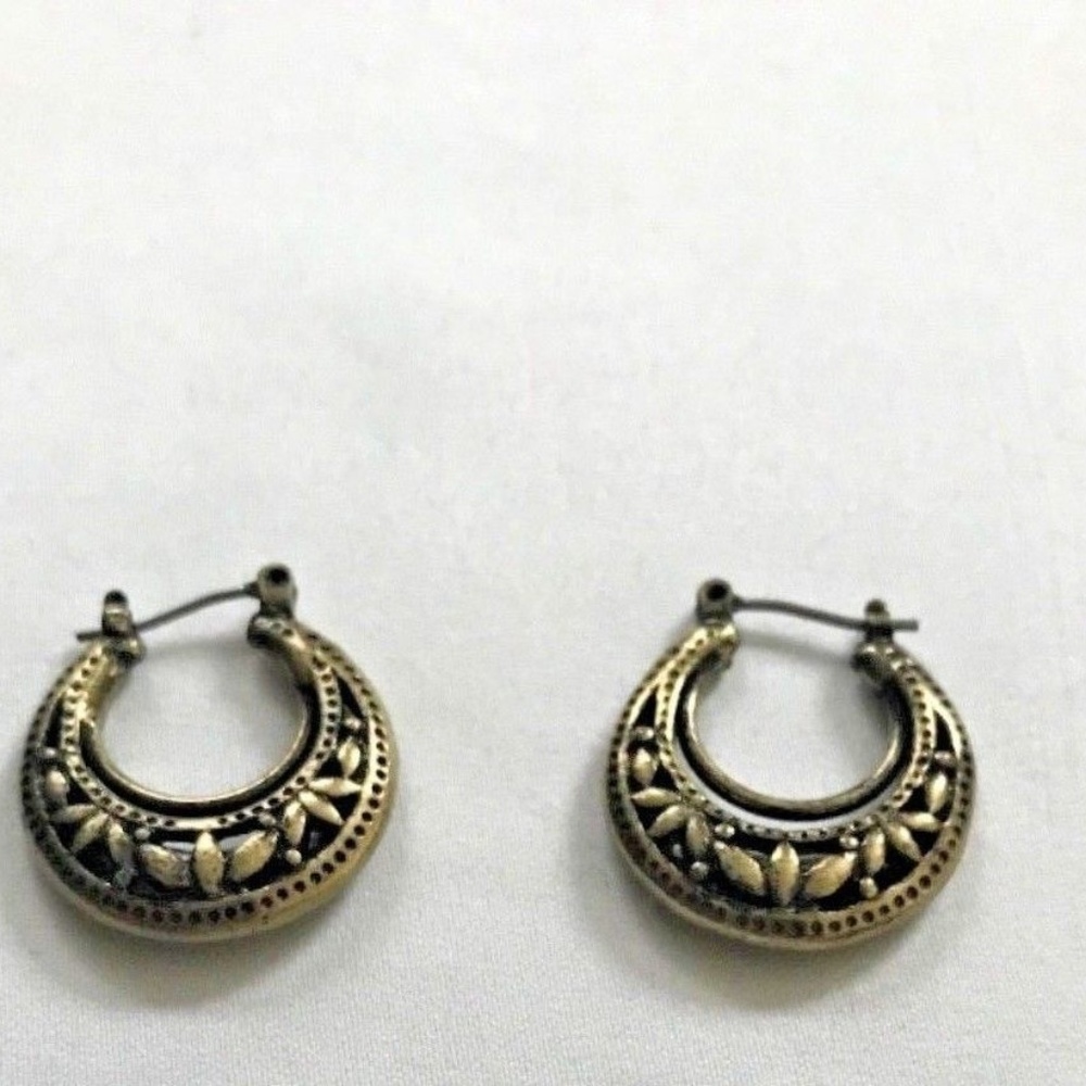 Lia Sophia hoop earrings